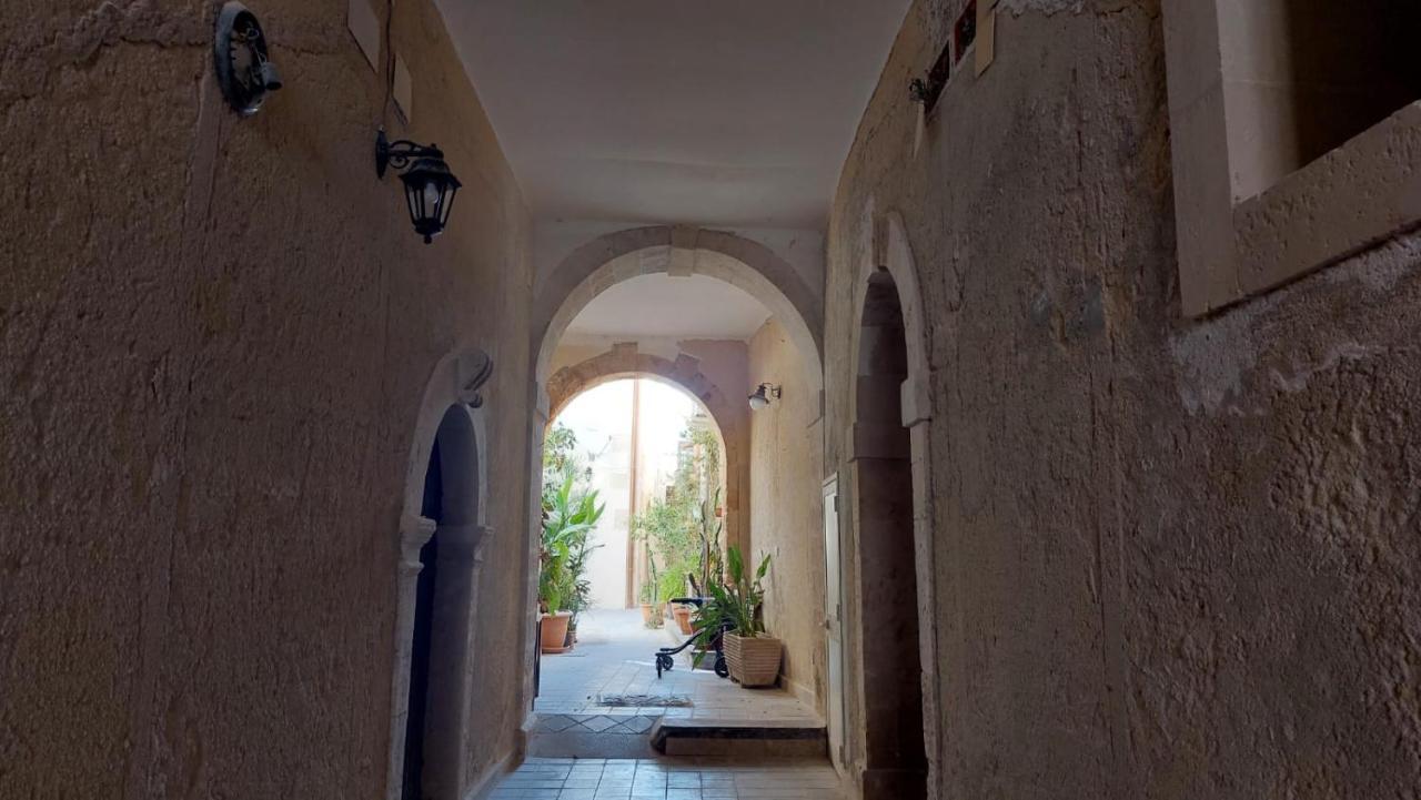 シラクーサLa Casa Dei Gattiアパートメント エクステリア 写真